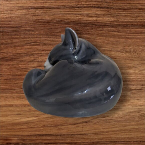 Royal Copenhagen Porcelain Cat Figure Gray Striped Danish figurine - Picture 2 of 7